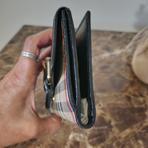 EUC Burberrys Nova Check Wallet - Picture 12 of 12